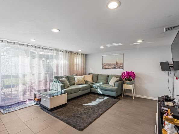 15 Vista Road, Plainview NY 11803