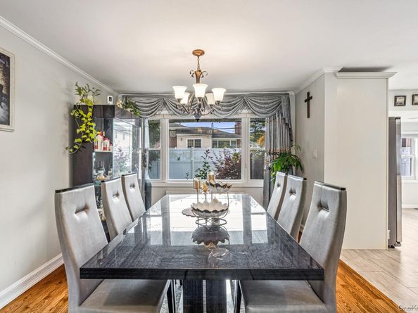 15 Vista Road, Plainview NY 11803