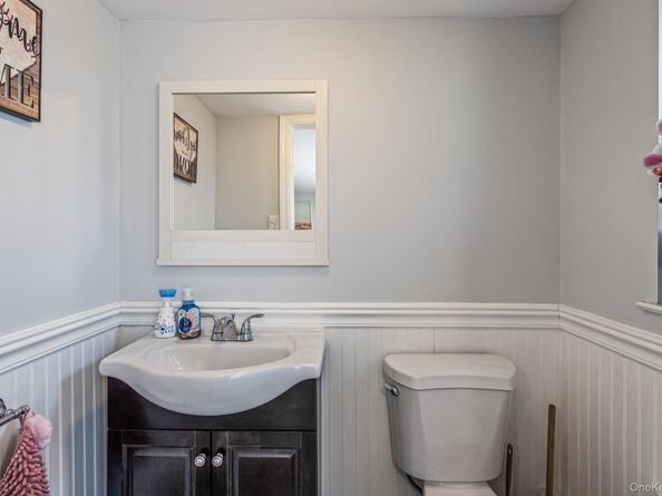 15 Vista Road, Plainview NY 11803