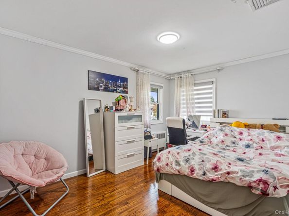 15 Vista Road, Plainview NY 11803