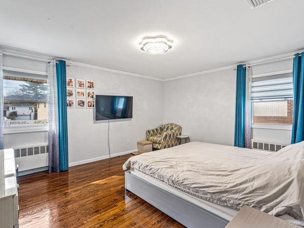 15 Vista Road, Plainview NY 11803