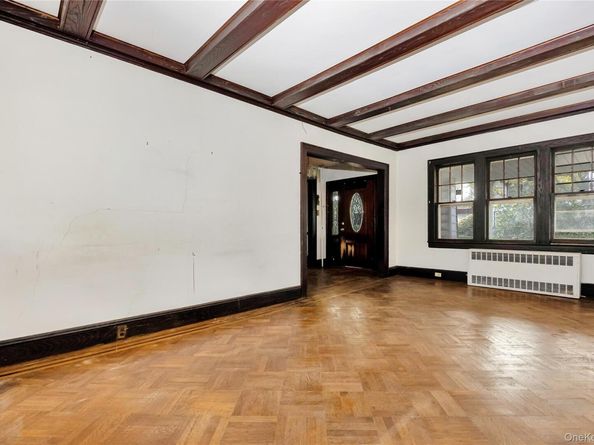 73 Peterson Place, Lynbrook NY 11563