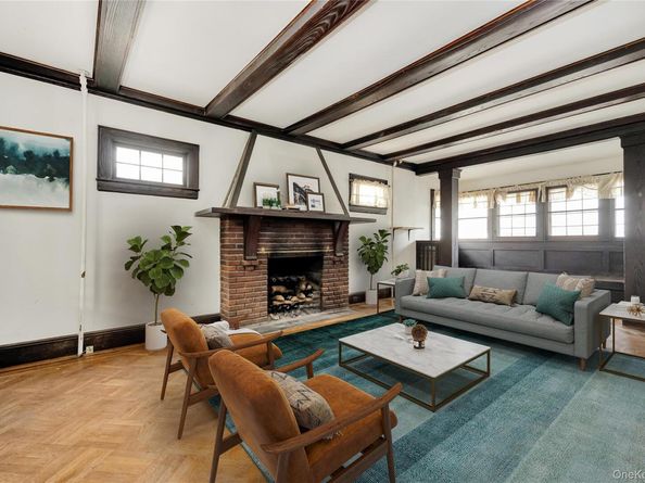 73 Peterson Place, Lynbrook NY 11563