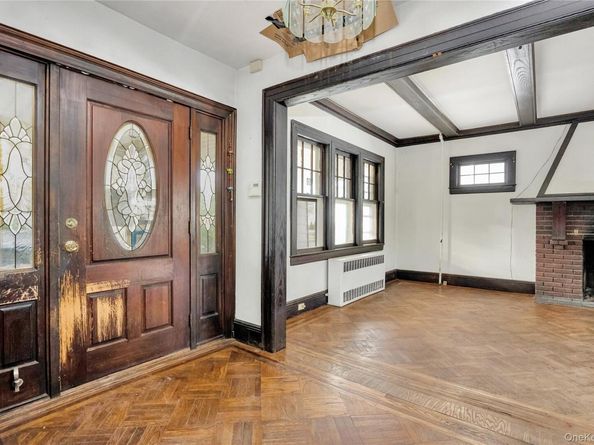 73 Peterson Place, Lynbrook NY 11563