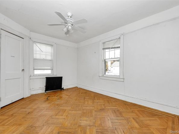 73 Peterson Place, Lynbrook NY 11563