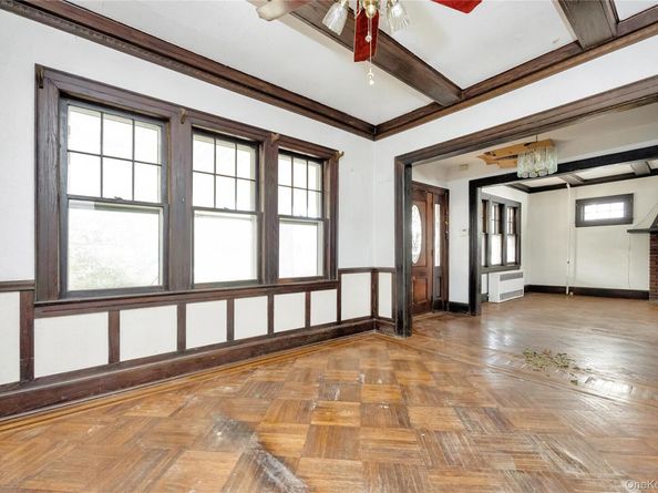 73 Peterson Place, Lynbrook NY 11563