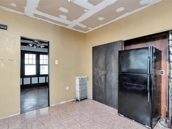 73 Peterson Place, Lynbrook NY 11563