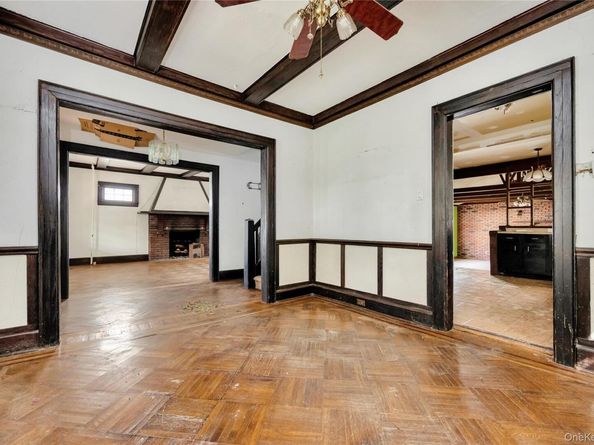 73 Peterson Place, Lynbrook NY 11563