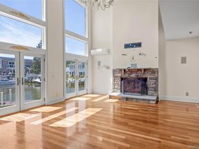 4 Sutton Place, Massapequa NY 11758