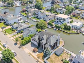 4 Sutton Place, Massapequa NY 11758