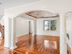 4 Sutton Place, Massapequa NY 11758