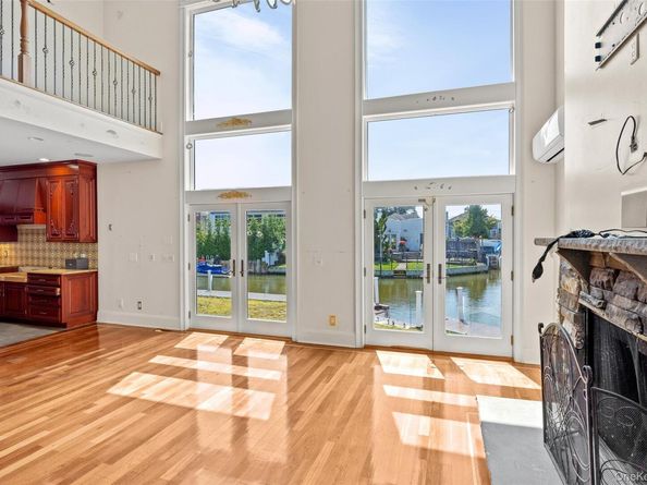 4 Sutton Place, Massapequa NY 11758