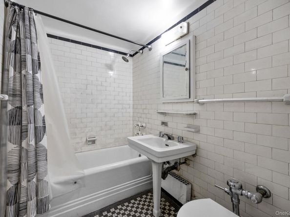 353 W 56th Street 2D, New York (Manhattan) NY 10019