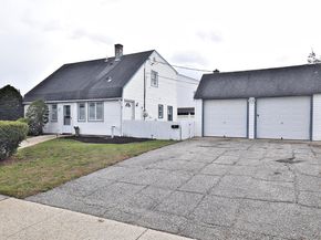 87 Parkside Drive N, Levittown NY 11756