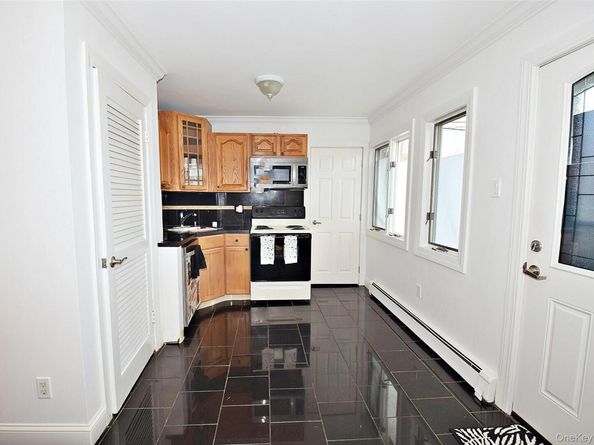 87 Parkside Drive N, Levittown NY 11756