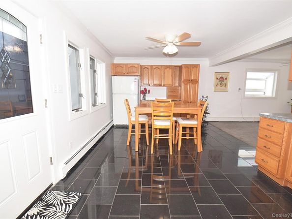 87 Parkside Drive N, Levittown NY 11756