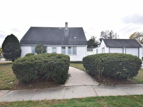 87 Parkside Drive N, Levittown NY 11756