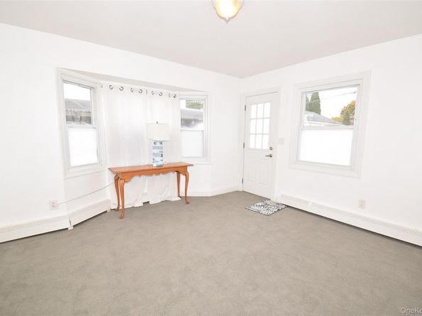 87 Parkside Drive N, Levittown NY 11756