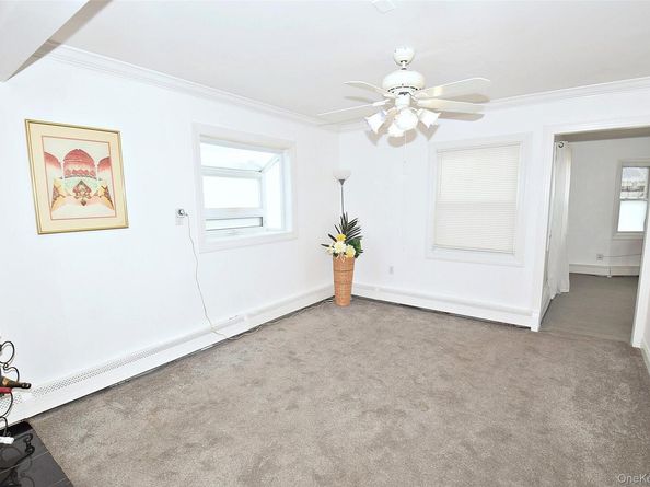 87 Parkside Drive N, Levittown NY 11756