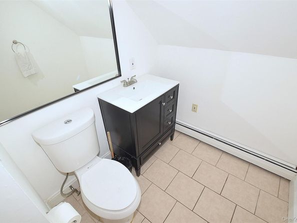 87 Parkside Drive N, Levittown NY 11756