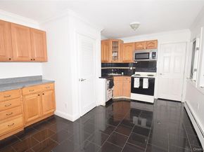 87 Parkside Drive N, Levittown NY 11756