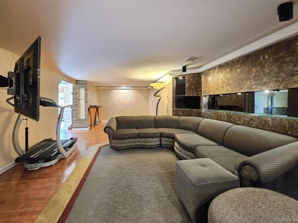 64 Timber Ridge Drive, Holbrook NY 11741