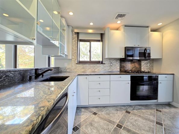 64 Timber Ridge Drive, Holbrook NY 11741