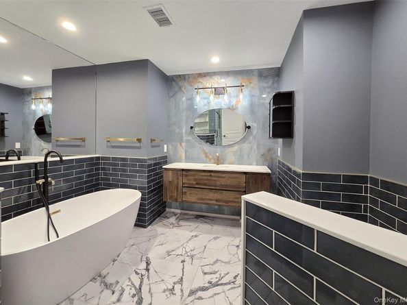 64 Timber Ridge Drive, Holbrook NY 11741