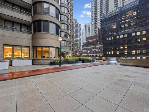 330 E 38th Street 44I, New York (Manhattan) NY 10016