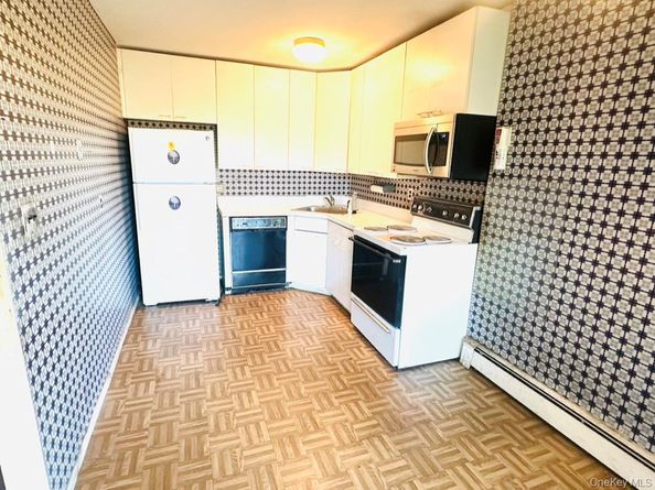 700 Broadway 26, Amityville NY 11701