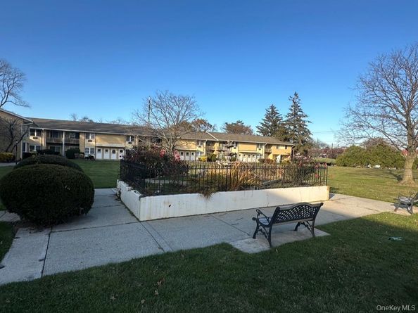 700 Broadway 26, Amityville NY 11701