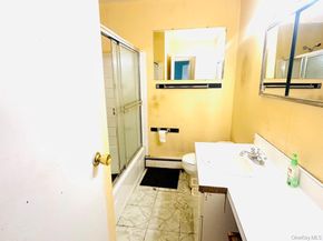 700 Broadway 26, Amityville NY 11701