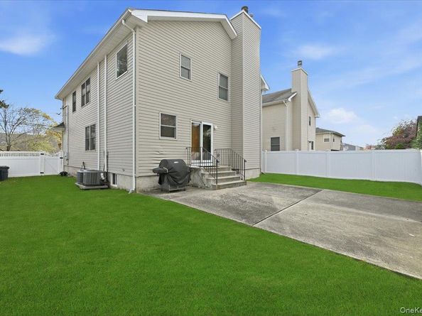 2202 Beech Street, Wantagh NY 11793