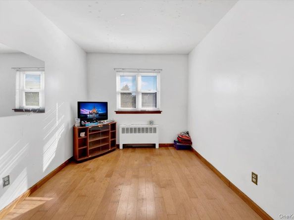 733 Rhinelander Avenue, Bronx NY 10462