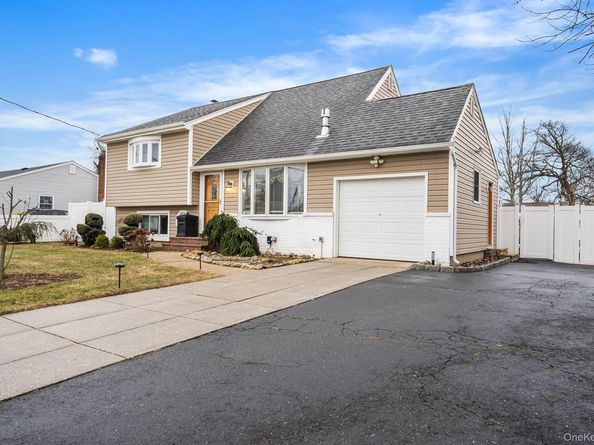 79 Roosevelt Avenue, Massapequa NY 11758