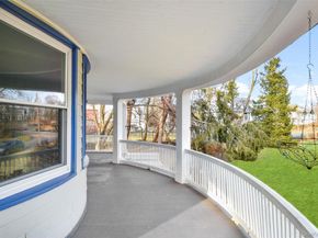 8 The Serpentine, New Rochelle NY 10801