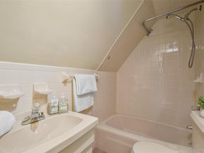 8 The Serpentine, New Rochelle NY 10801