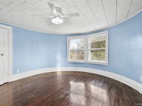 8 The Serpentine, New Rochelle NY 10801