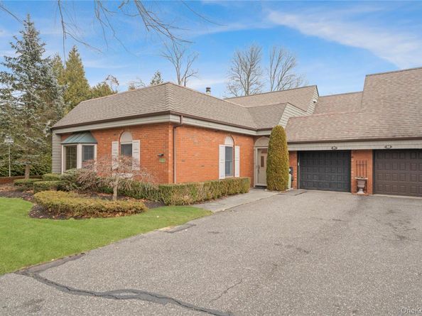 31 Admirals Drive E, Bay Shore NY 11706