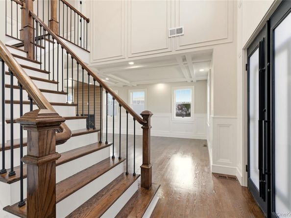 12 Lee Avenue, Albertson NY 11507