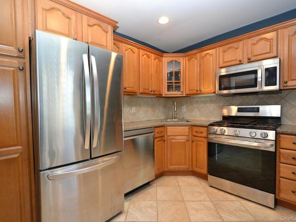 25 Glen Hollow Drive H23, Holtsville NY 11742