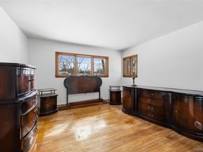 3 Saratoga Street, Commack NY 11725