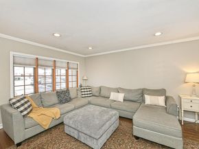 18 Vassar Lane, Hicksville NY 11801