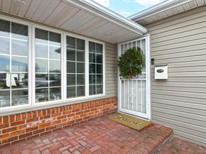 18 Vassar Lane, Hicksville NY 11801