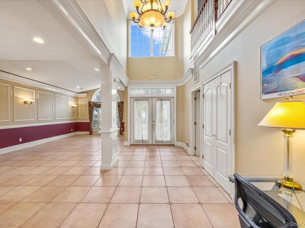 209 Windwatch Drive, Hauppauge NY 11788