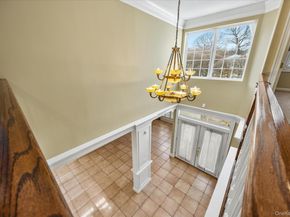 209 Windwatch Drive, Hauppauge NY 11788