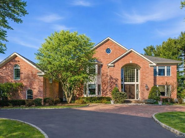19 Cobblestone Court, Centerport NY 11721