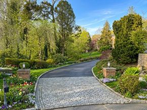 19 Cobblestone Court, Centerport NY 11721