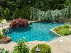 19 Cobblestone Court, Centerport NY 11721