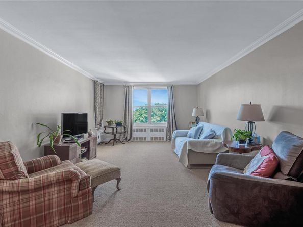 44-20 Douglaston Pkwy Douglaston Parkway 5A, Little Neck NY 11363